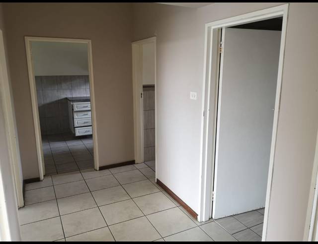3 BEDROOM APARTMENT RENTED IN CLARENDON